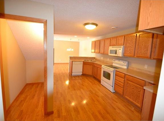 3rd image of 17166 Eastwood Ave