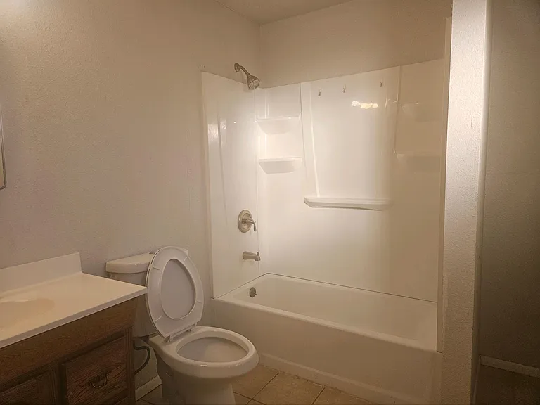 3414 N Ezie Ave — Photo 6