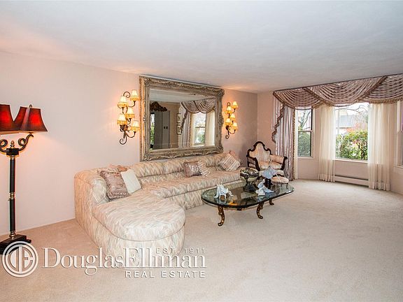5th image of 7 Crossbow Ln