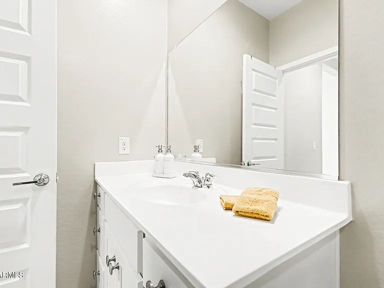 15634 W Winslow Ave — Photo 29
