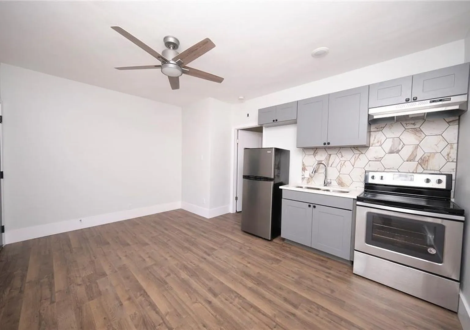 High Class - Hyde Park Hacienda - Huge 1 Bedroom - New Finish Out - Pet Friendly - Huge Yard - Ev... — Photo 3