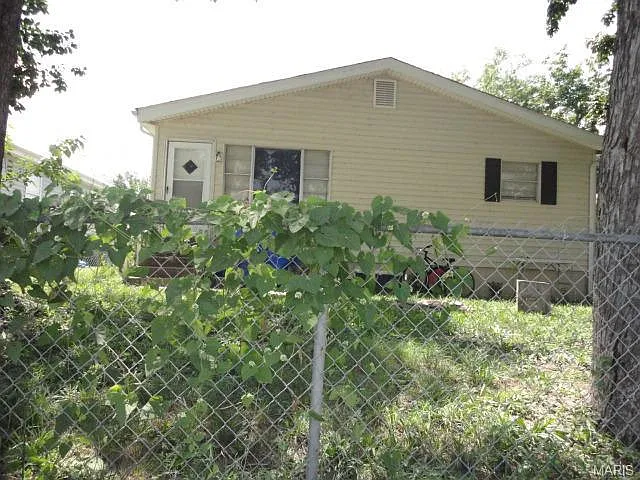 731 Saint Louis Ave photo 1