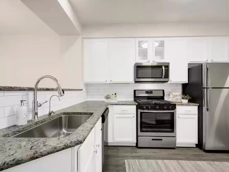 2905 Stockton Ct — Photo 6
