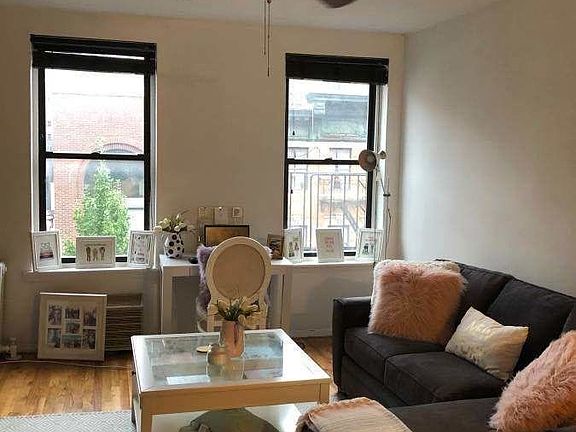 2nd image of 244 E 77th St APT 22