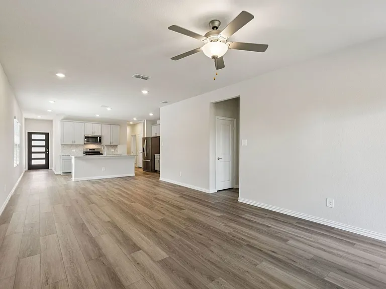 606 Travine Dr — Photo 9