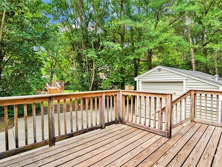 309 Border Dr W — Photo 16
