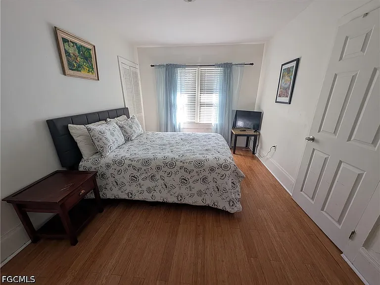 1637 Woodford Ave — Photo 27