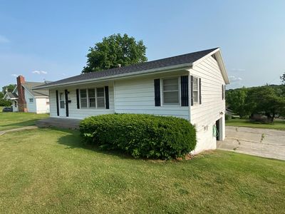 910 Sunset Dr, Macon, MO, 63552