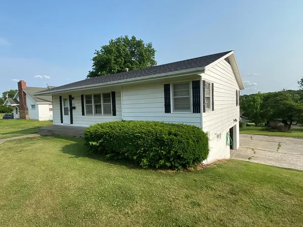 910 Sunset Dr, Macon, MO 63552