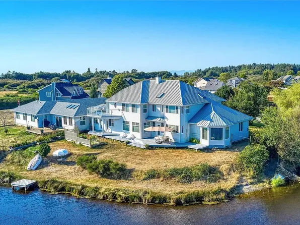 1541 Ocean View Ln, Point Roberts, WA 98281
