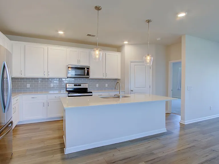 714 McRoy St — Photo 3