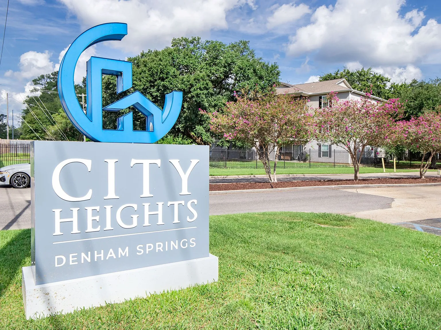 Experience the best of apartment living at City Heights Denham Springs. — Photo 1