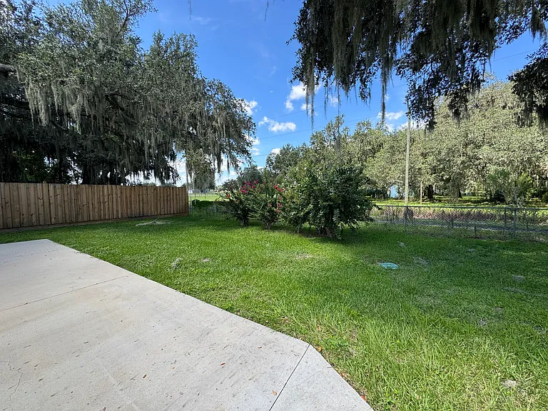 10430 Lithia Pinecrest Rd — Photo 3