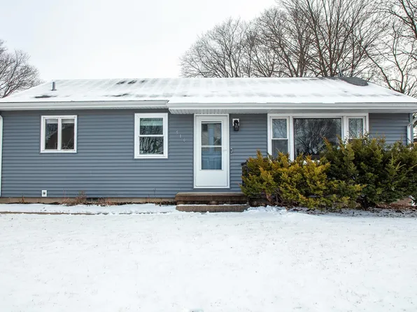 516 1st St NW, Waverly, IA 50677