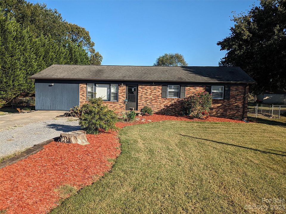 1st image of 105 Croft Dr