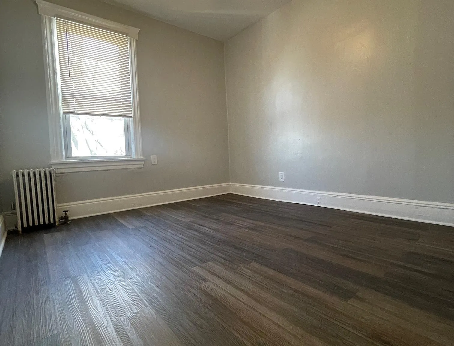 4 bed, 1100 sqft, $4,190 — Photo 4