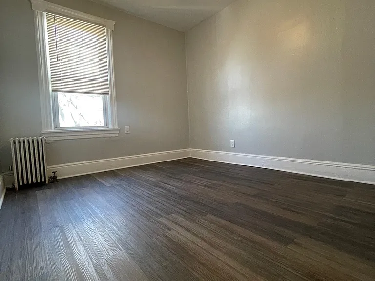 101 Romaine Ave — Photo 4