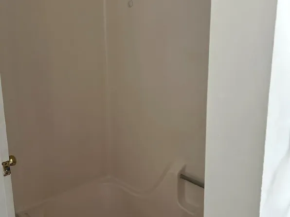 (undisclosed Address), Lindenhurst, NY 11757