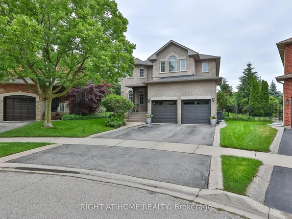 2275 Whitecliffe Way, Oakville, ON L6M 4W3