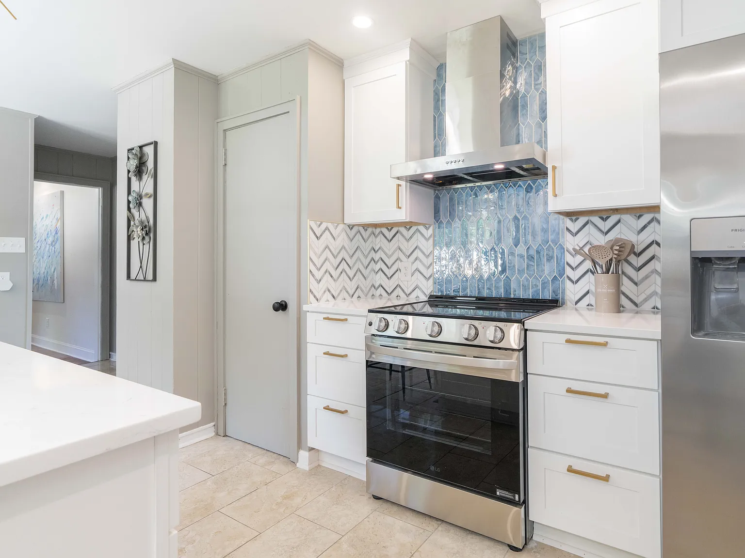 7 bed, 2500 sqft, $825 — Photo 4
