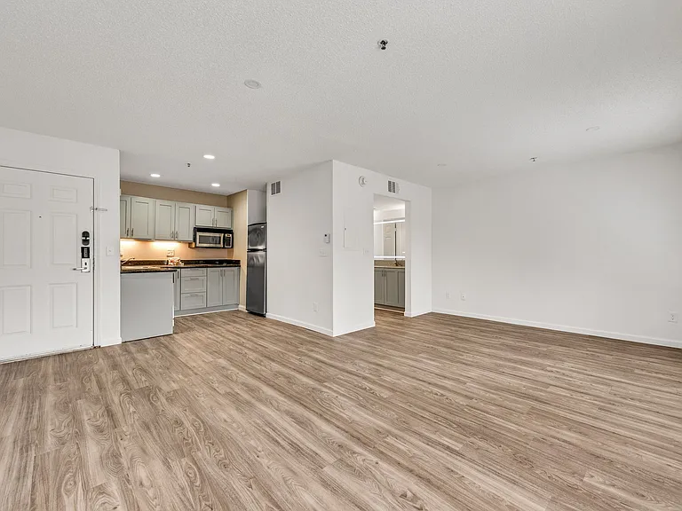 Vivo Living Charlotte (Tryon) — Photo 21