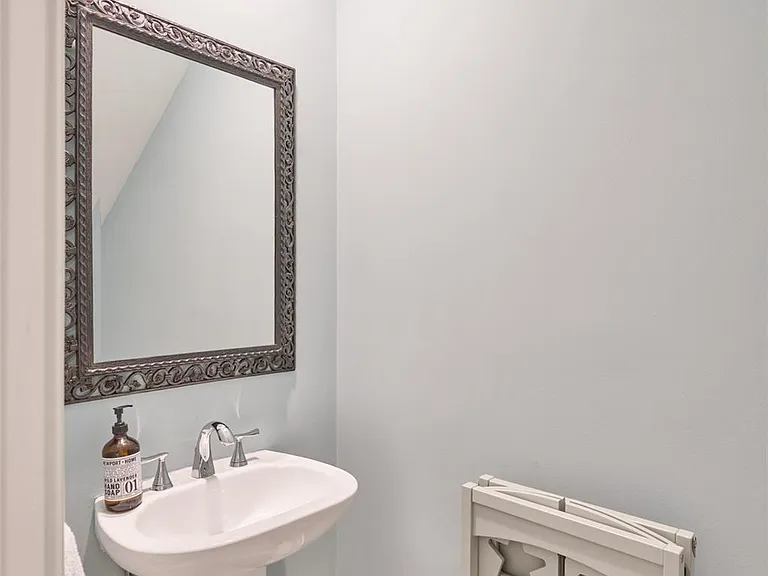 4028 Gramercy St — Photo 12