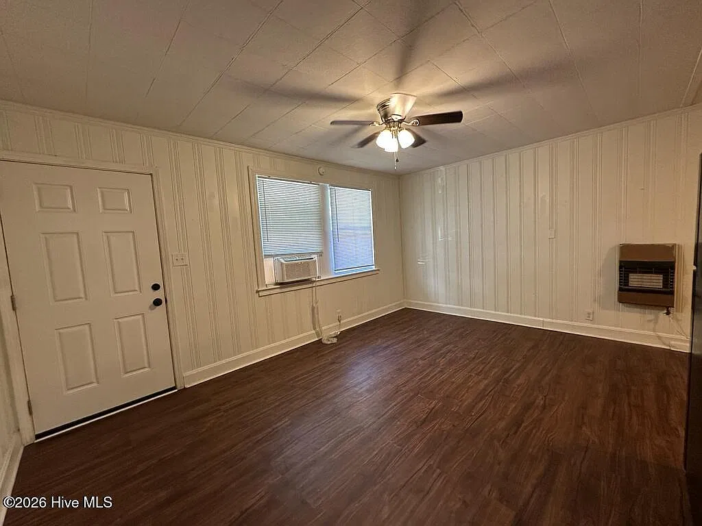 2 bed, 1.0 bath, $825 — Photo 3
