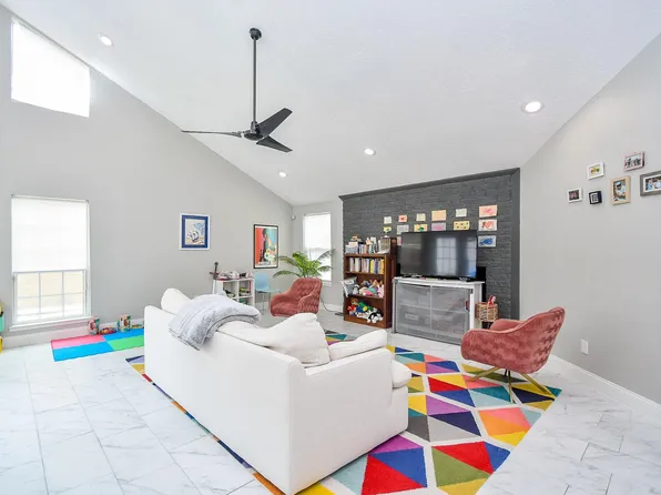 7518 Teal Run Dr, Houston, TX 77071