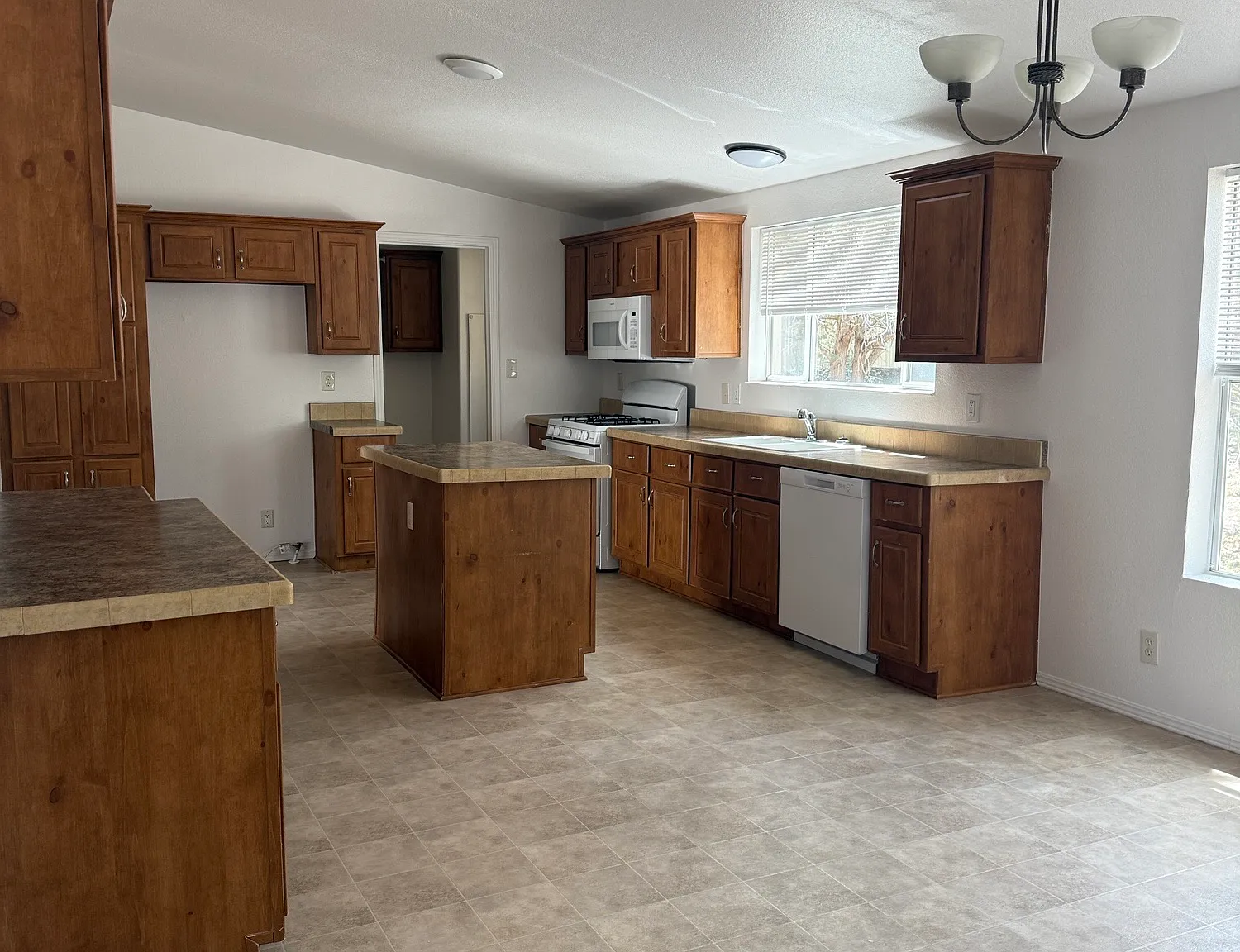 3 bed, 1568 sqft, $1,800 — Photo 4