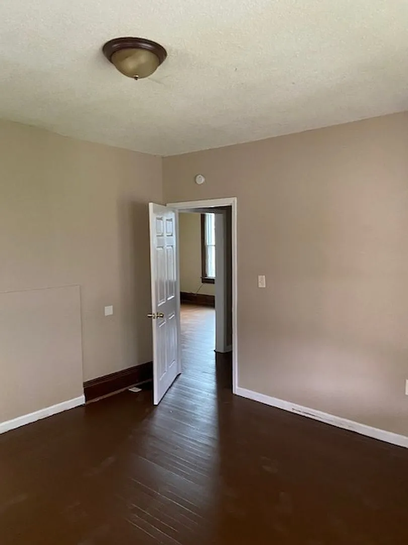 1206 Lynn St — Photo 3