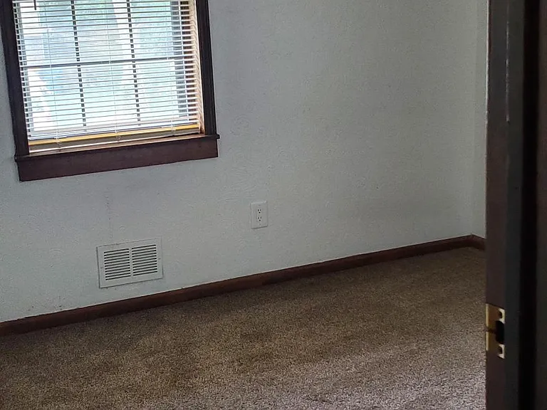 11504 E Thompson St — Photo 6