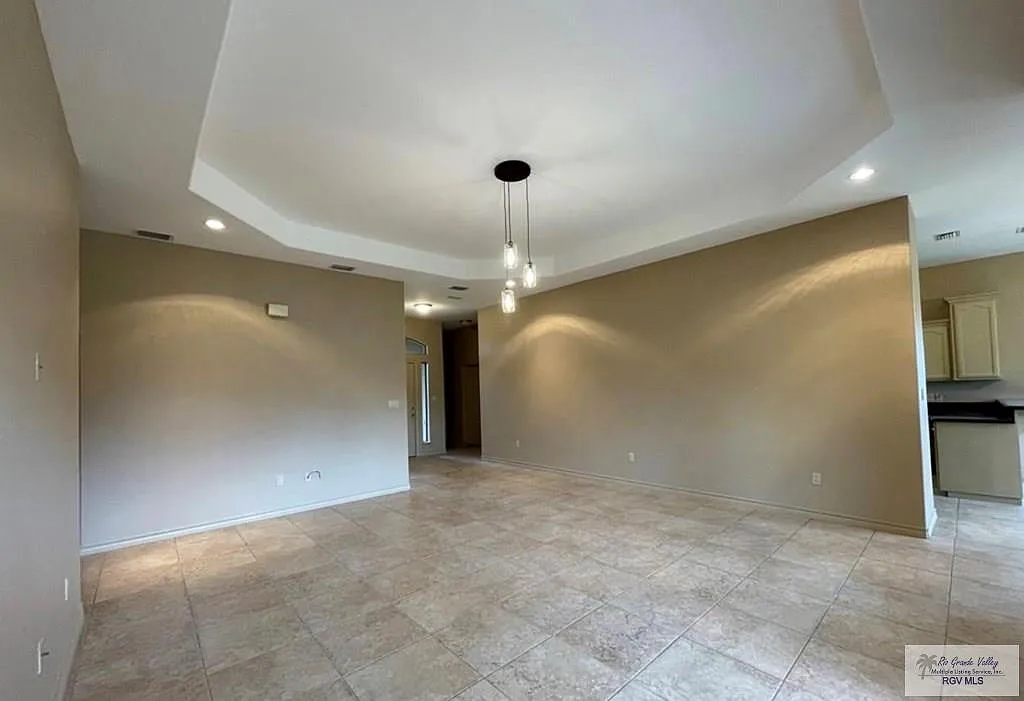 3 bed, 3.0 bath, 1797 sqft, $2,500 — Photo 3