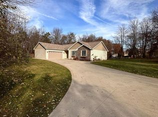 260 Woodruff Lake Rd, Highland, MI 48357