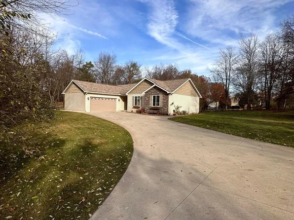 260 Woodruff Lake Rd, Highland, MI 48357