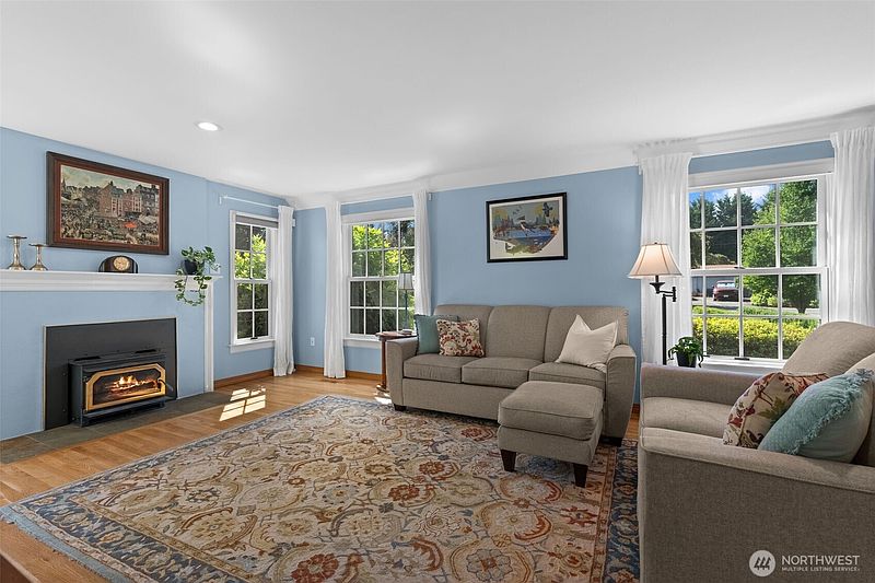 5th image of 1867 Gossard St