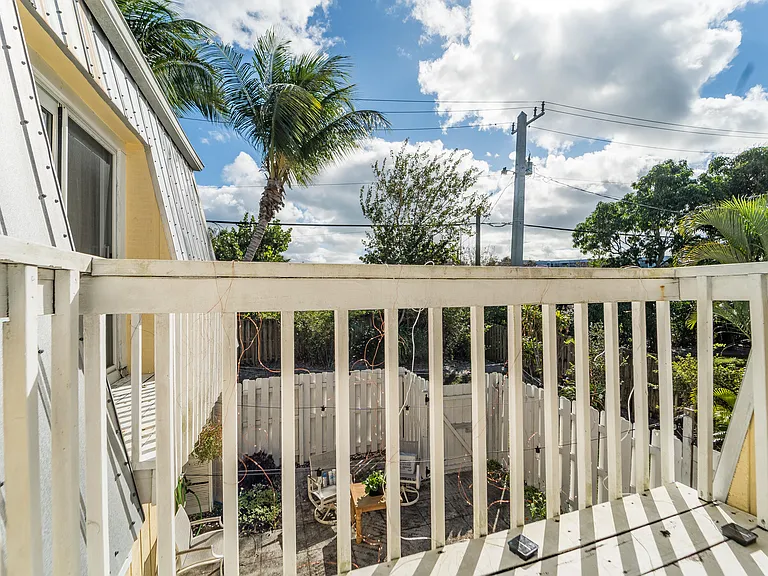 141 E Riverside Dr #10D — Photo 28