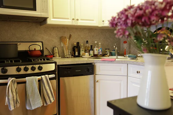 Rented by Easy Rental LLC | media 50