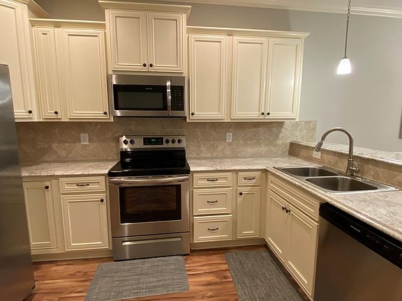3rd image of 1817 Cambria Dr #B