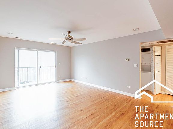 4th image of 6952 N Greenview Ave #504A
