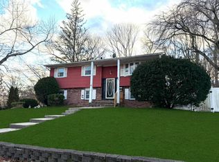 18 Iris Dr, Jackson, NJ 08527