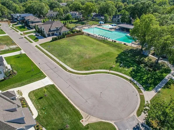 4009 Homestead Ct, Prairie Village, KS 66208