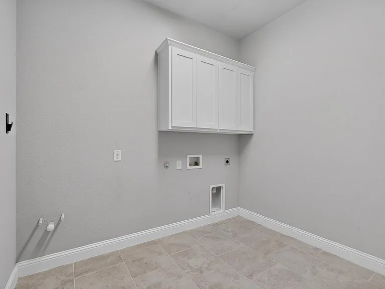 8261 Kentland Dr — Photo 41