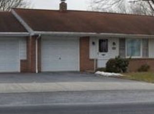 222 Main St, Akron, PA 17501