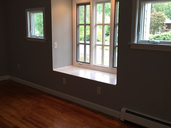 3rd image of 194 Woodbine Ave