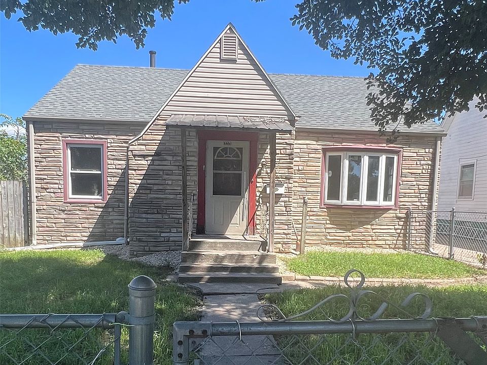 1st image of 3221 E 7th St
