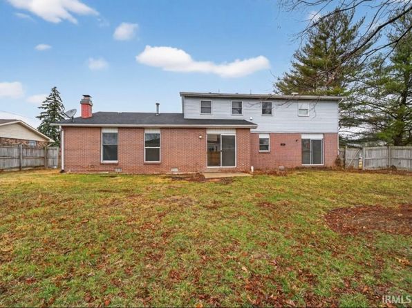 924 E Washington Center Rd