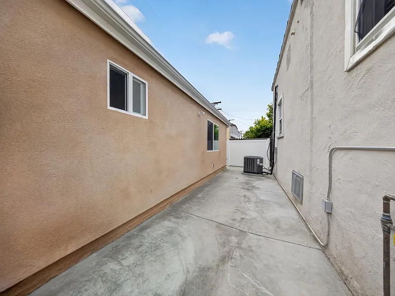 1316 1/2 Carlton Dr — Photo 23