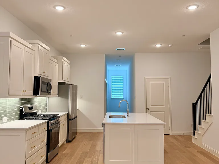 1020 Splitrock Dr — Photo 5