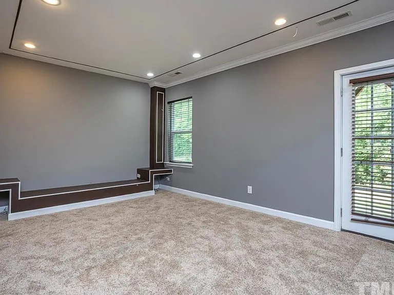 214 Kylemore Cir — Photo 18