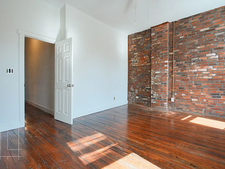 880 Hamlet St. — Photo 15